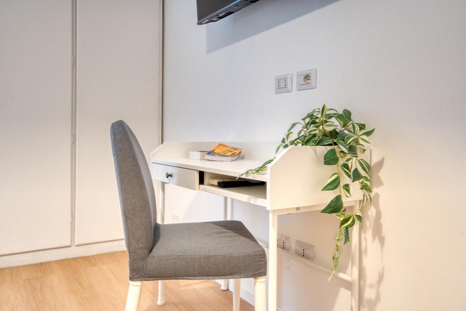 Italianflat - Elegant Suites With Balcony In Navigli Milan Luaran gambar