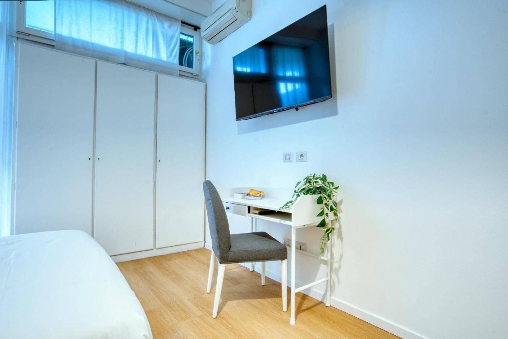 Italianflat - Elegant Suites With Balcony In Navigli Milan Luaran gambar